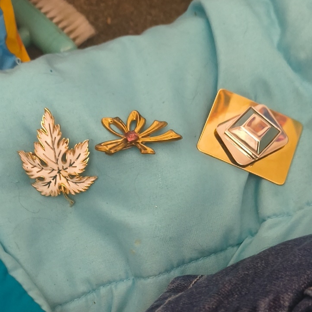 White Enamel Leaf and Gold Bow Pin Set with Pink Accent